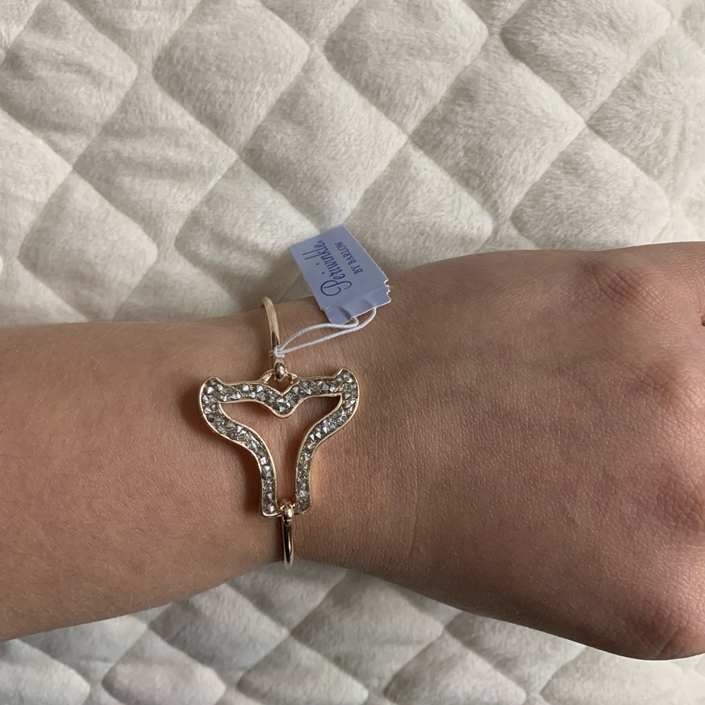 Whale tail bracelet